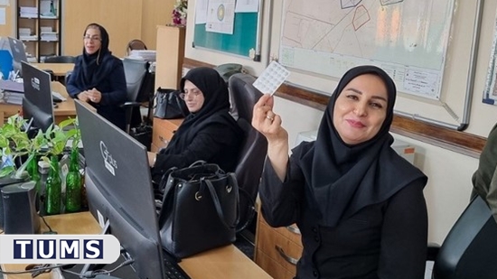 مکمل یاری با  توزیع ویتامین د برای کارکنان شبکه بهداشت و درمان شهرستان اسلامشهر 